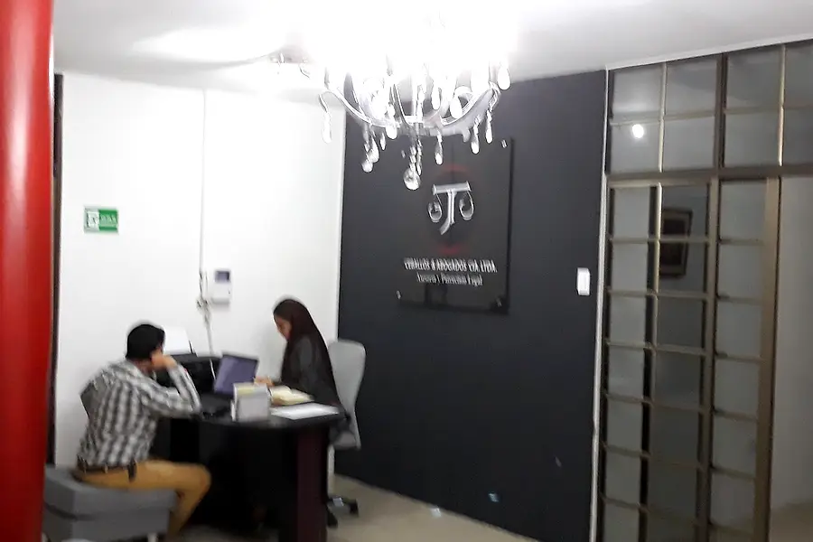 Ceballos y Abogados CIA. LTDA. — foto 3