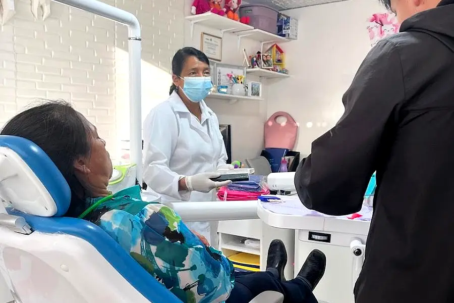 CONSULTORIO DENTAL DRA. KARLA CAMPOZANO EN CAYAMBE — foto 4
