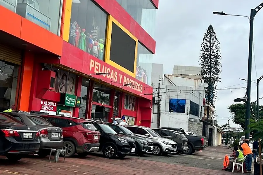 PELUCAS Y POSTIZOS/CENTRO COMERCIAL — foto 2