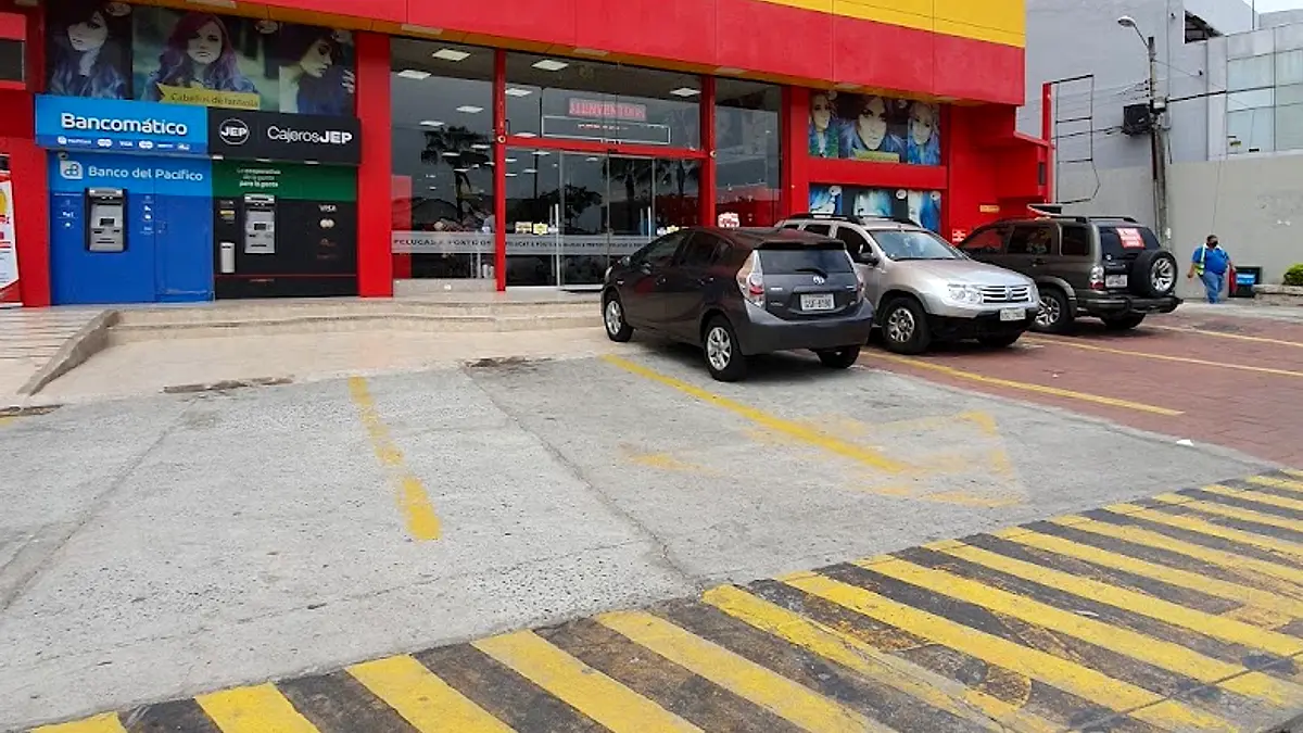 PELUCAS Y POSTIZOS/CENTRO COMERCIAL