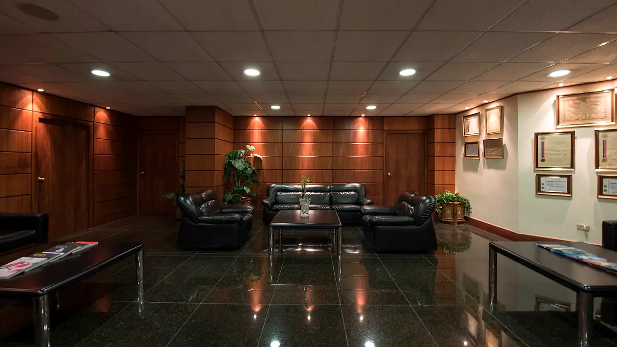 IMB Abogados - Izurieta Mora Bowen